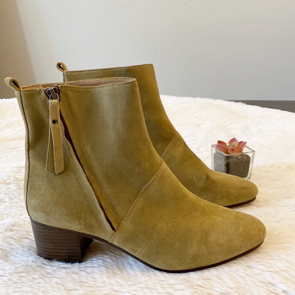 NEW Banana Republic | Lydia Green Suede Heel Ankle Bootie women’s 8.5